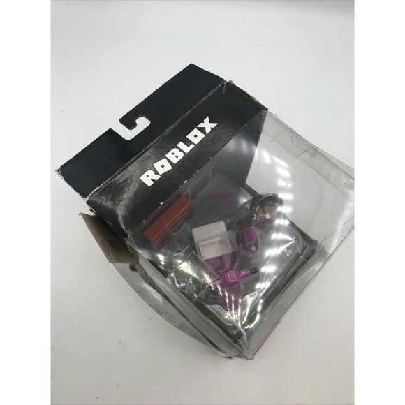 Roblox Welcome To Bloxburg Mechanic Mayhem Figure w/ Exclusive Virtual Item - Picture 3 of 7